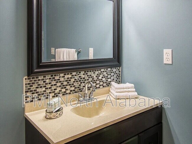 Building Photo - 1014 Stones Throw Dr NW