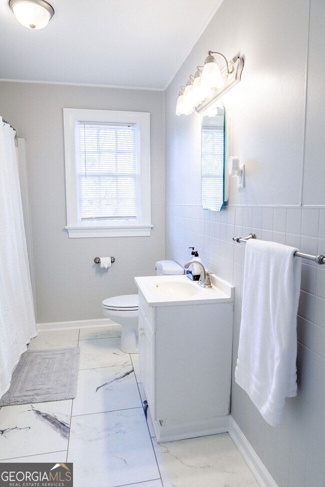 Building Photo - 111 E Screven St