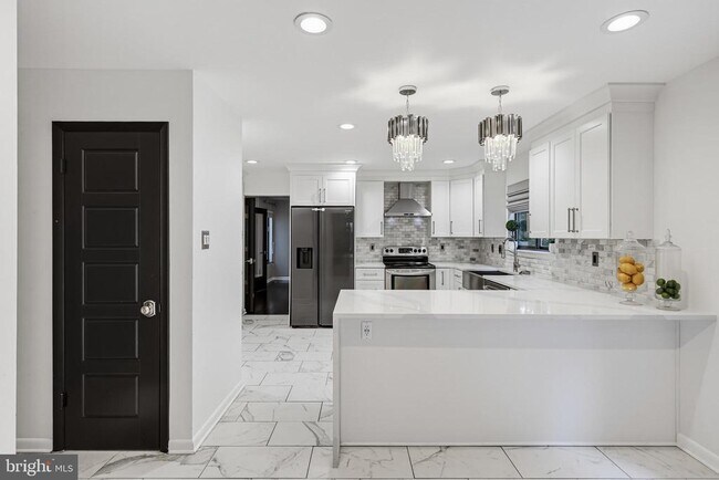 Building Photo - 6103 Triangle Dr