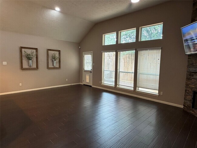 Building Photo - 903 Cascade Ridge