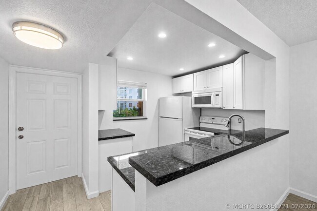 Building Photo - 2929 S Ocean Blvd