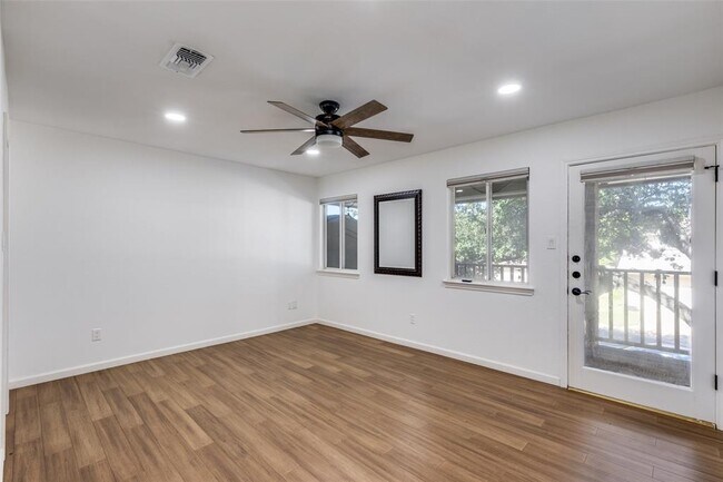 Building Photo - 11127 Pinehurst Dr