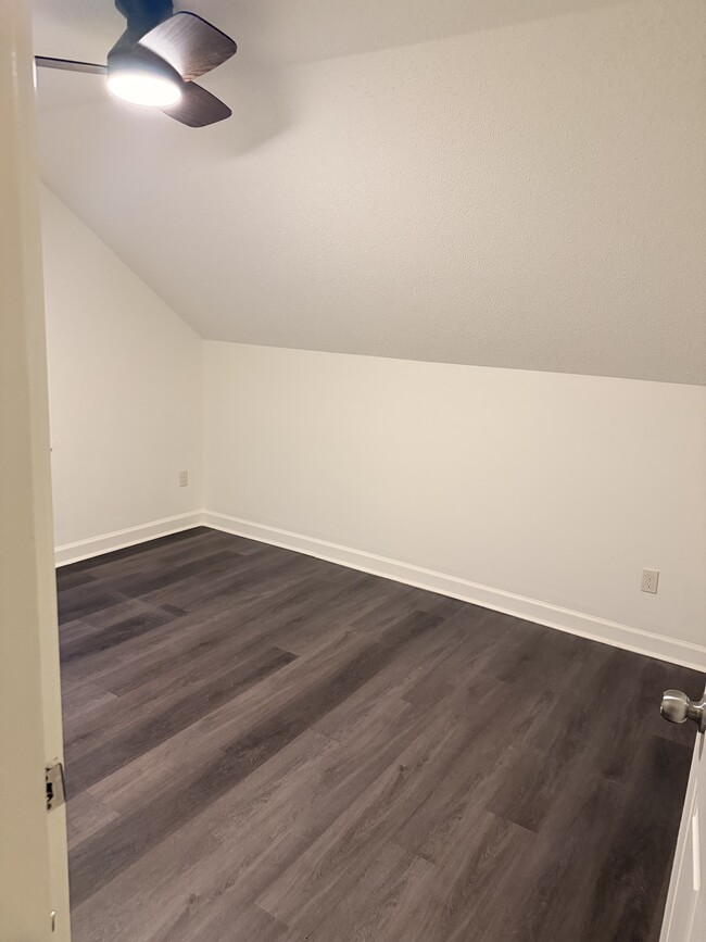 Building Photo - 1213 N 32nd Ave