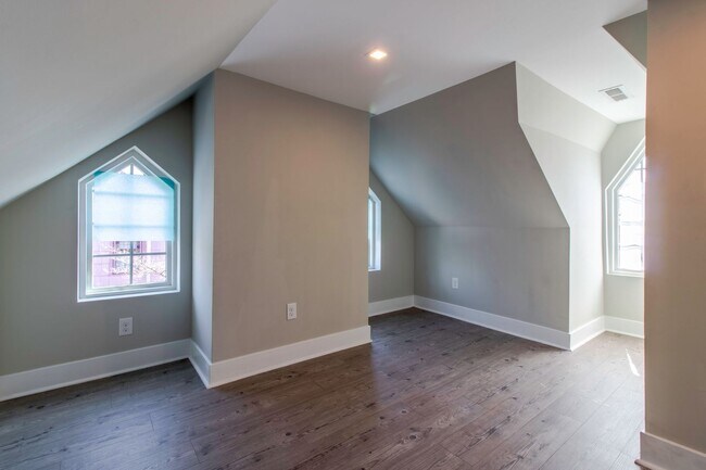 Building Photo - Downtown Milford Year Round Rental - Unfur...