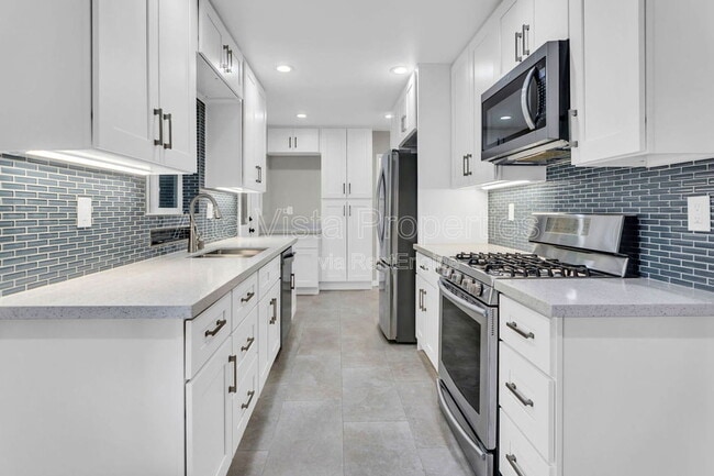 Building Photo - 4865 Lucille Pl