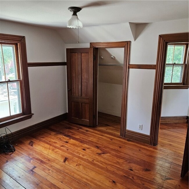 Building Photo - 217 Merriman St