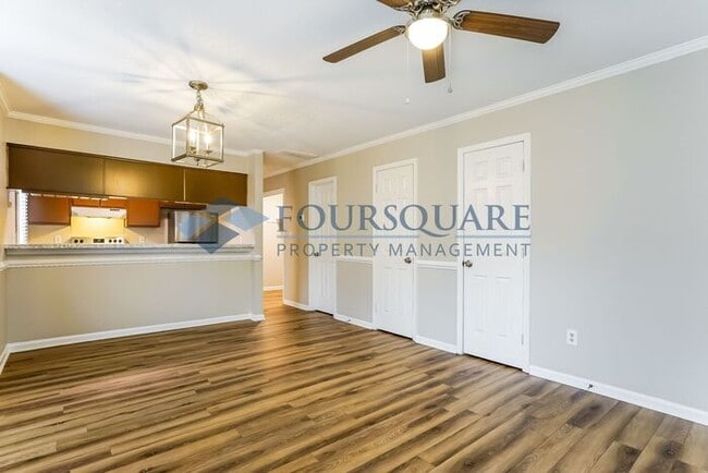 Building Photo - Inviting 2-Bed Townhome with Front Porch, Private Parking  & Storage