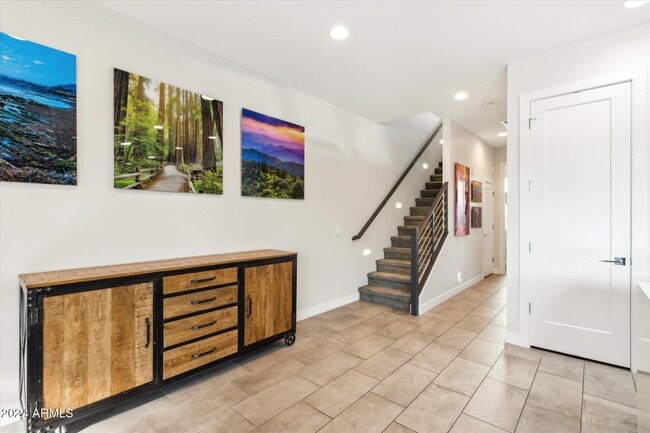 Building Photo - 240 W Missouri Ave