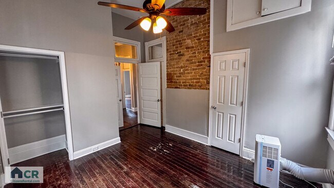 Building Photo - 7414 Burthe St