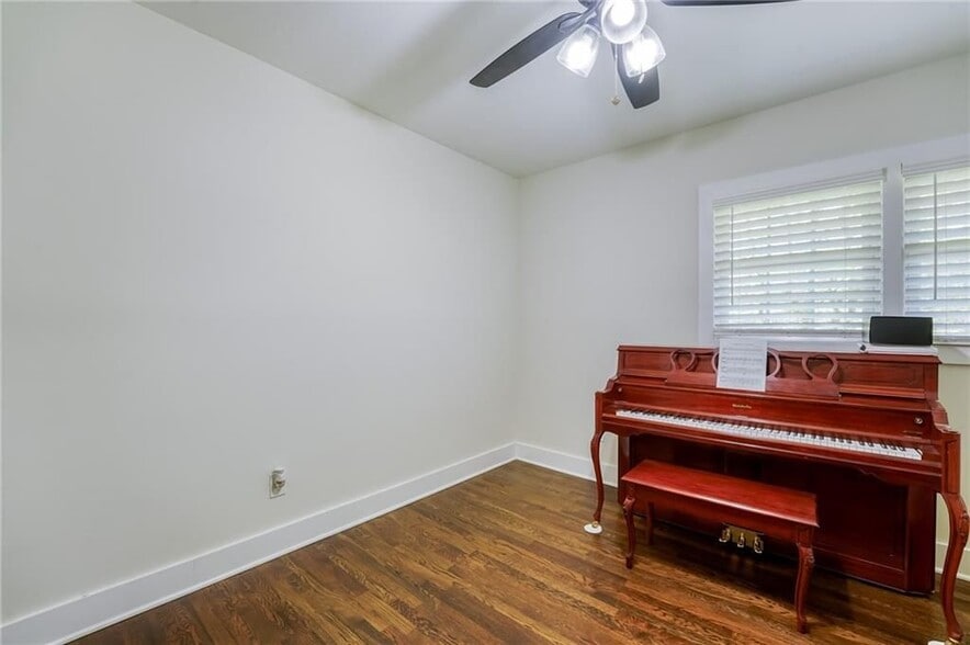 Building Photo - 3076 McCully Dr NE