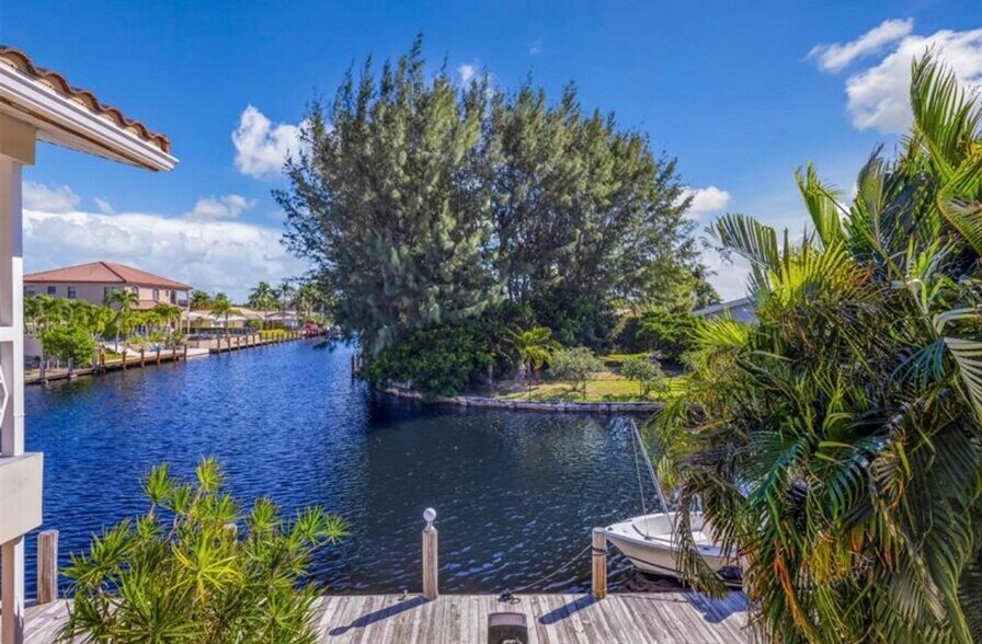 Building Photo - 2591 NE 55th Ct