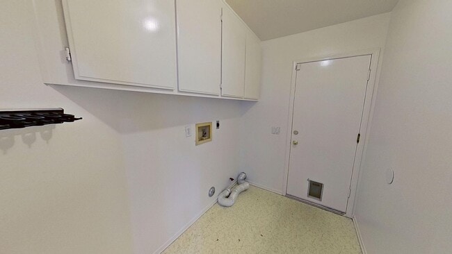 Building Photo - 28542 Cedar Ridge Rd