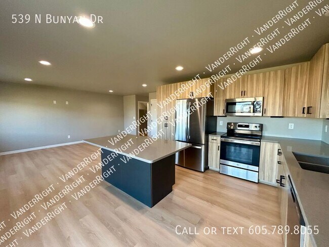 Building Photo - 539 BUNYAN Dr
