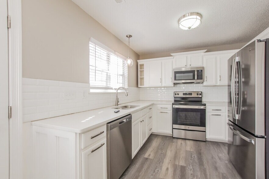 Building Photo - 8416 Bristol Ford Pl