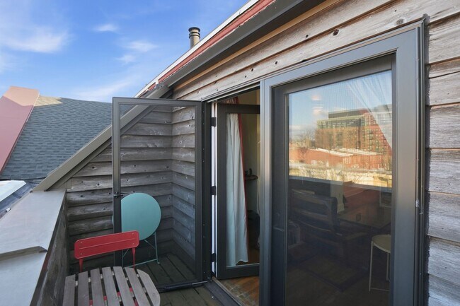 Building Photo - Charming Historic Capitol Hill Loft | 1 BR + Lofted Bedroom