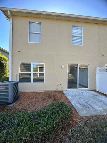 Building Photo - 1500 Calming Water Dr