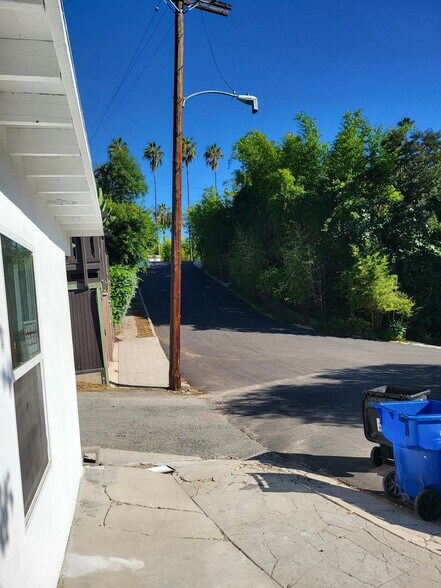 Building Photo - 3501 Dahlia Ave