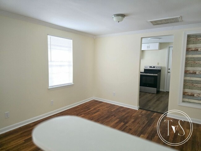 Building Photo - MOVE-IN READY NOW!