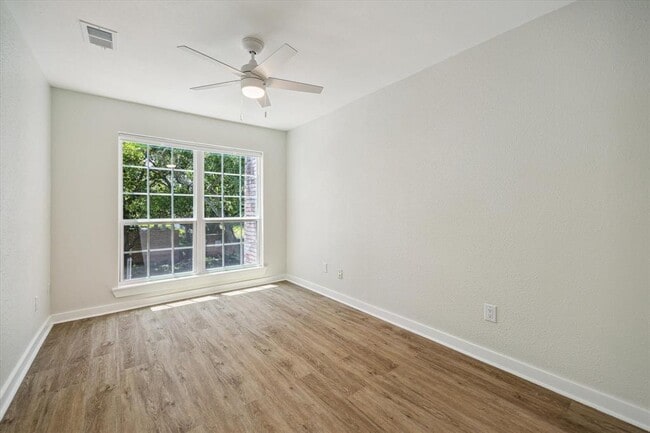 Building Photo - 6727 Belmont St