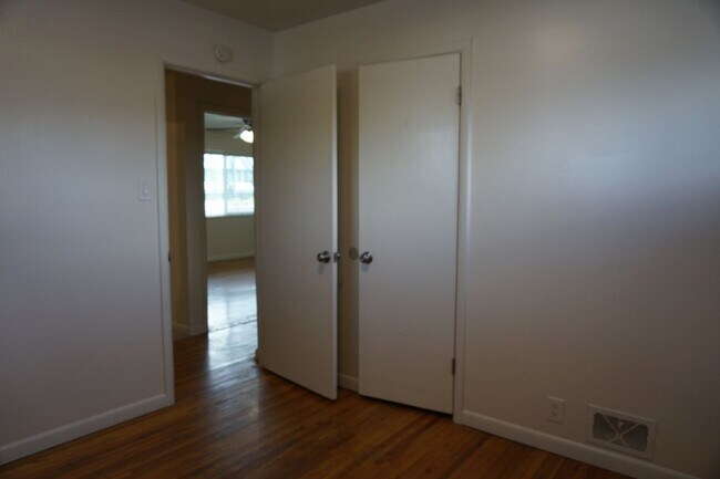 Building Photo - 1508-1512 Duplex