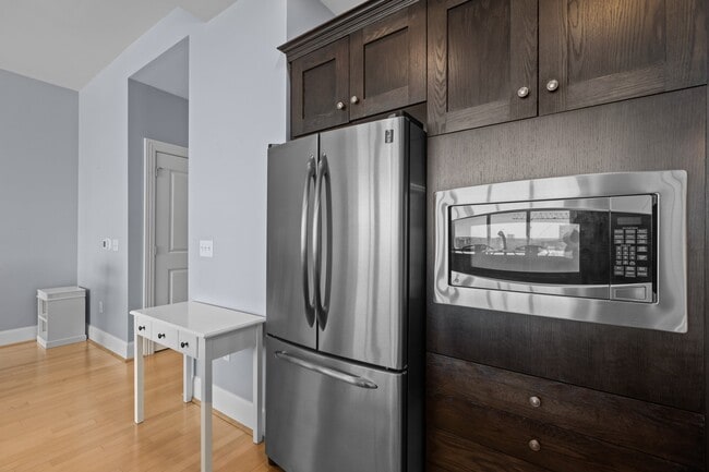 Building Photo - 400 W North St