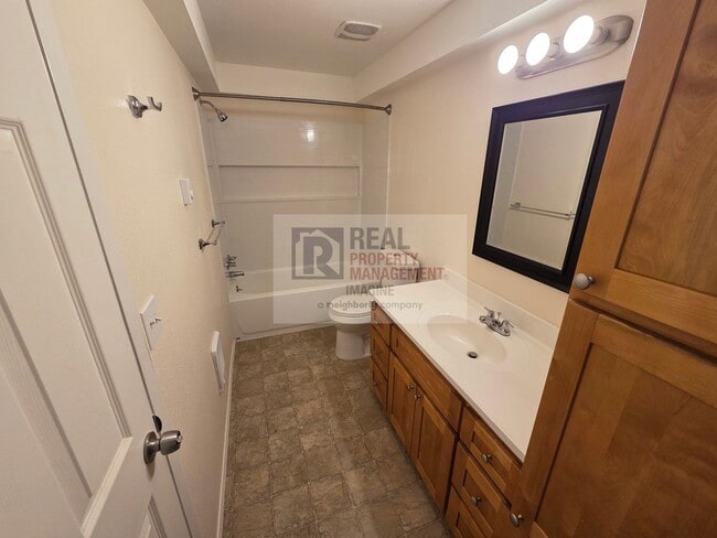 Building Photo - Check out this wonderful 2.0 bedroom, 2.0 ...