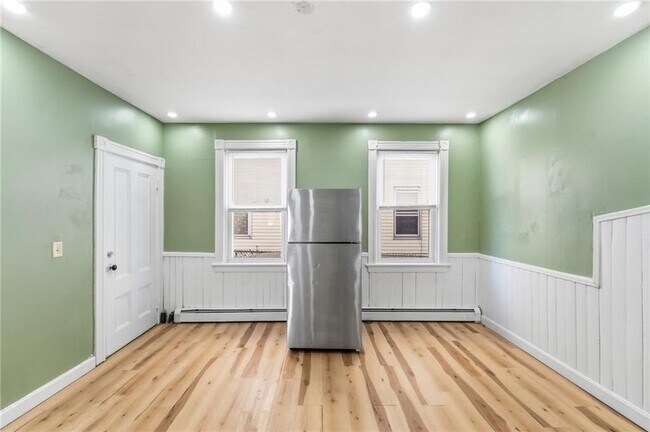 Building Photo - 18 Geneva St