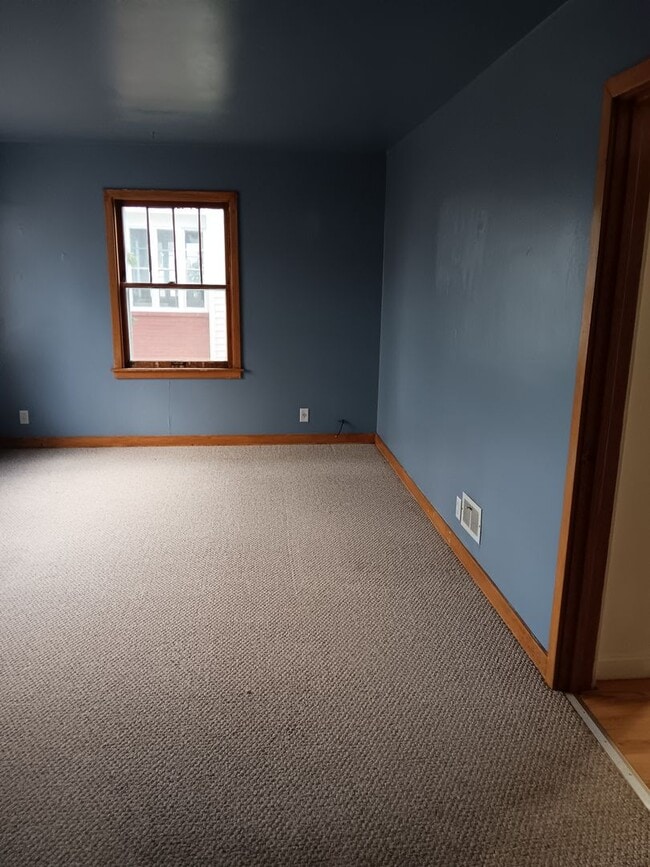 Building Photo - Charming 2 Bedroom and 1 Bath House Availa...