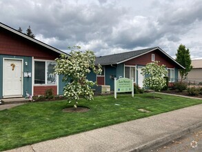 Building Photo - Lee Street Apartments