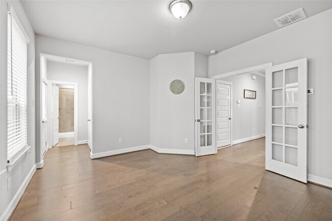 Building Photo - 4007 Centre Valley Ln