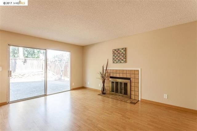 Building Photo - There Is No Place Like Home Like a Big Home