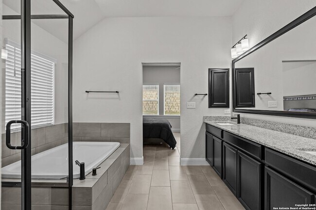 Building Photo - 1318 Taubenfeld