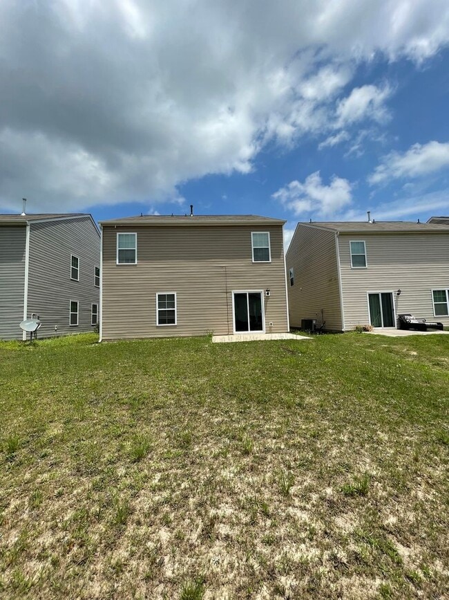 Building Photo - FREE RENT FOR THE FIRST  MONTHs RENT! Fant...