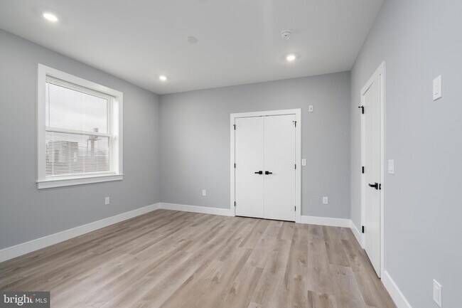 Building Photo - 2323 E Cabot St