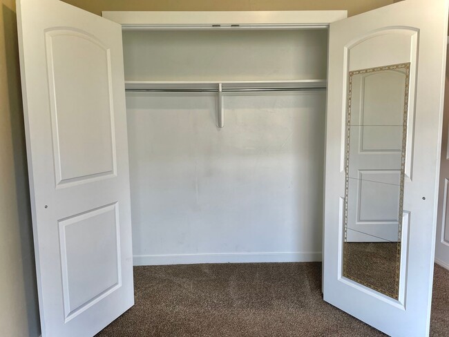 Building Photo - Pleasant Grove Condo Available Now!