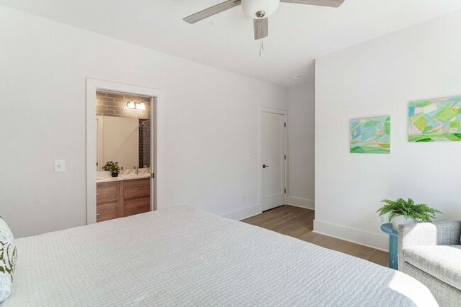 Building Photo - 981- 987 Fifth Street SW