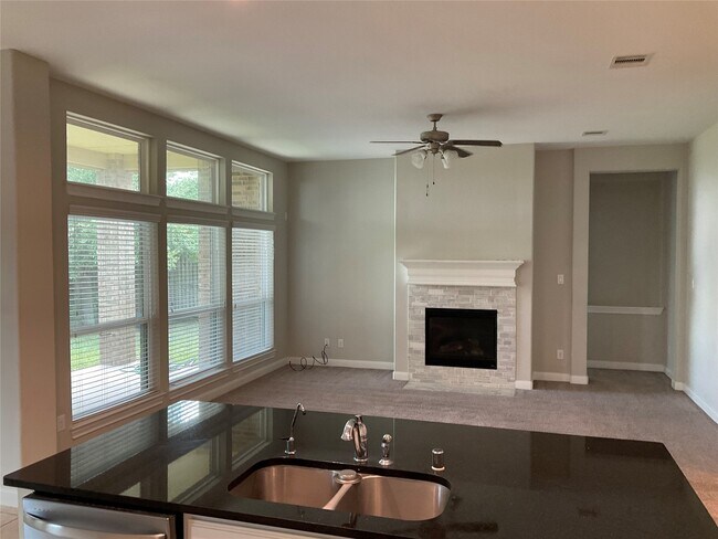 Building Photo - 907 Daffodil View Ct