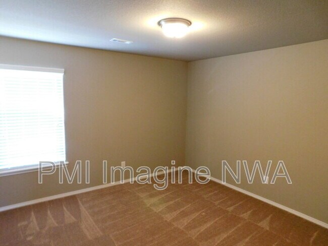 Building Photo - 1142 S Gentle Valley Dr