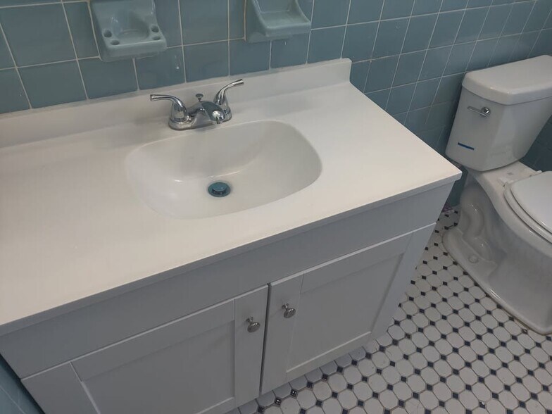 Building Photo - 809 Kennedy Blvd