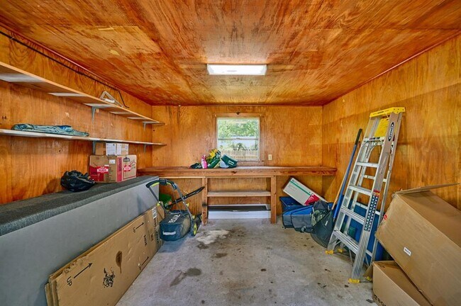 Building Photo - 1600 Pecan St
