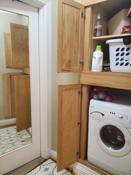 Building Photo - 15 E Kirby St