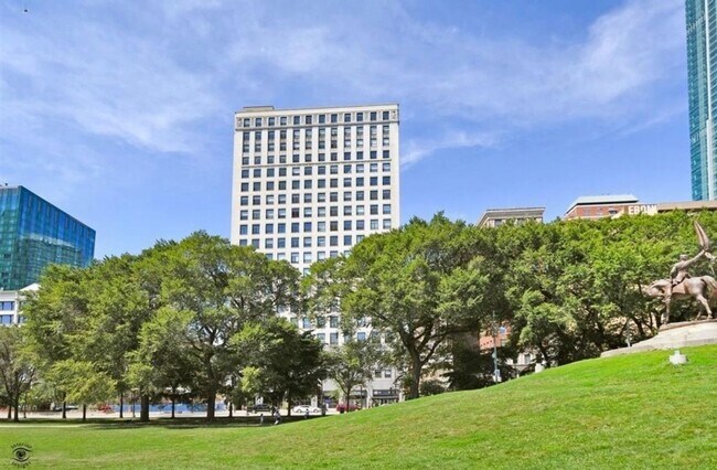 Primary Photo - 910 S Michigan Ave