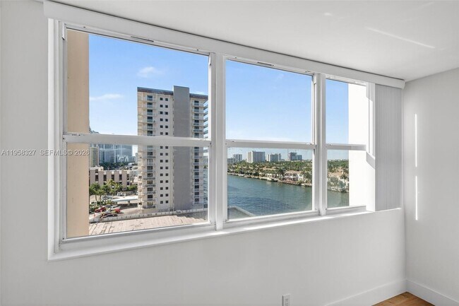 Building Photo - 1410 S Ocean Dr