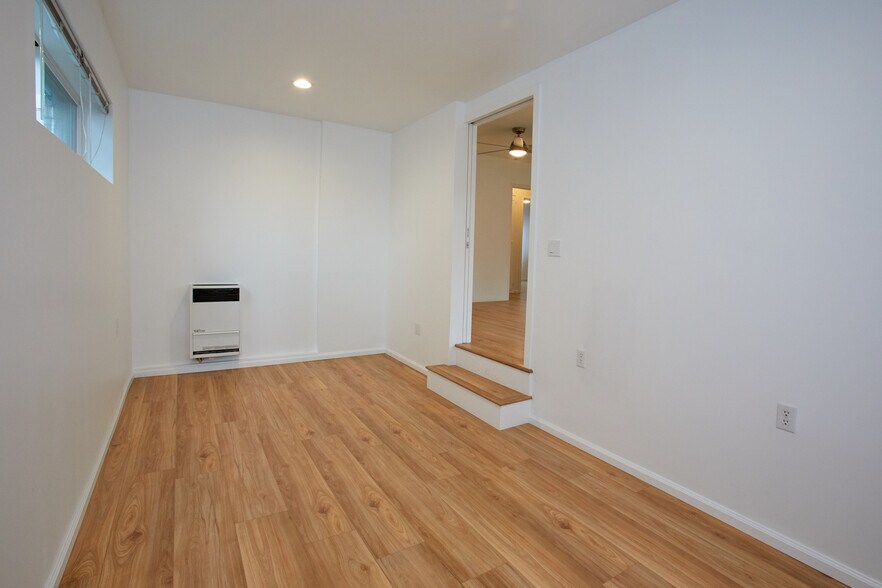 Den/Office - 13320 Zanja St