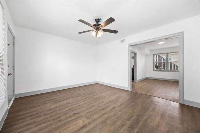 Building Photo - 1501 Godwin St