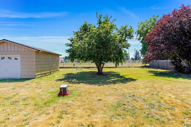 Building Photo - Well kept 3 bed, 1 bath in NE Salem