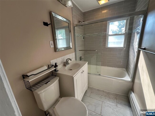 Building Photo - 777 Oakwood Ln