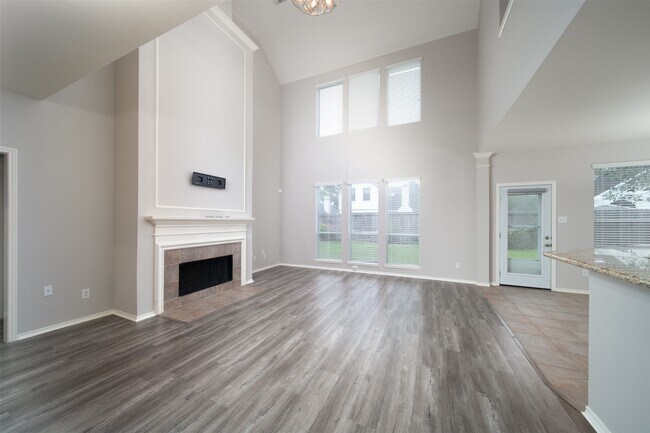 Building Photo - 3627 Midland Dr