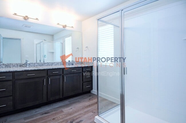 Building Photo - 1058 W 360 S