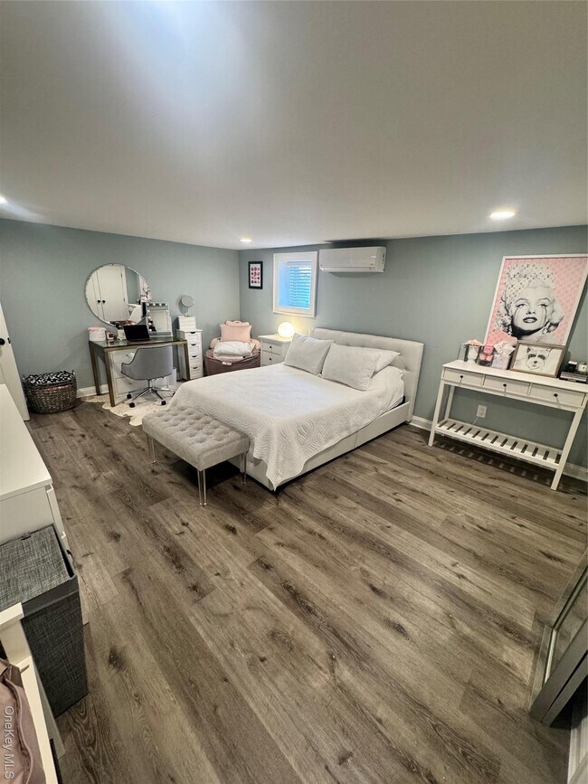 Building Photo - 570 Monroe Blvd